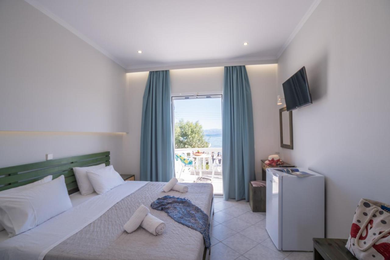 Christina Beachfront By Hotelius Bed & Breakfast Petrití