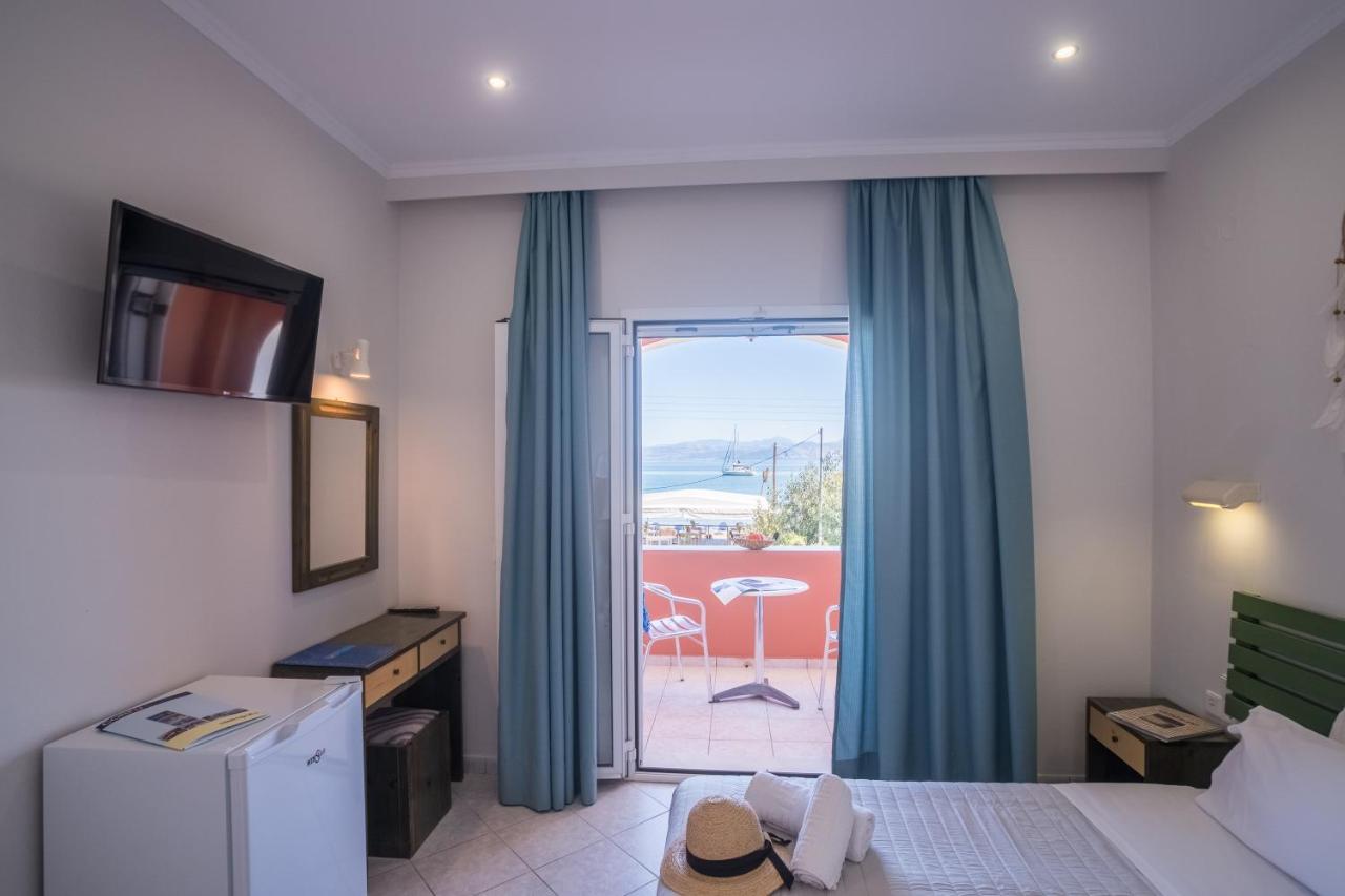 Bed & Breakfast Christina Beachfront By Hotelius Petrití