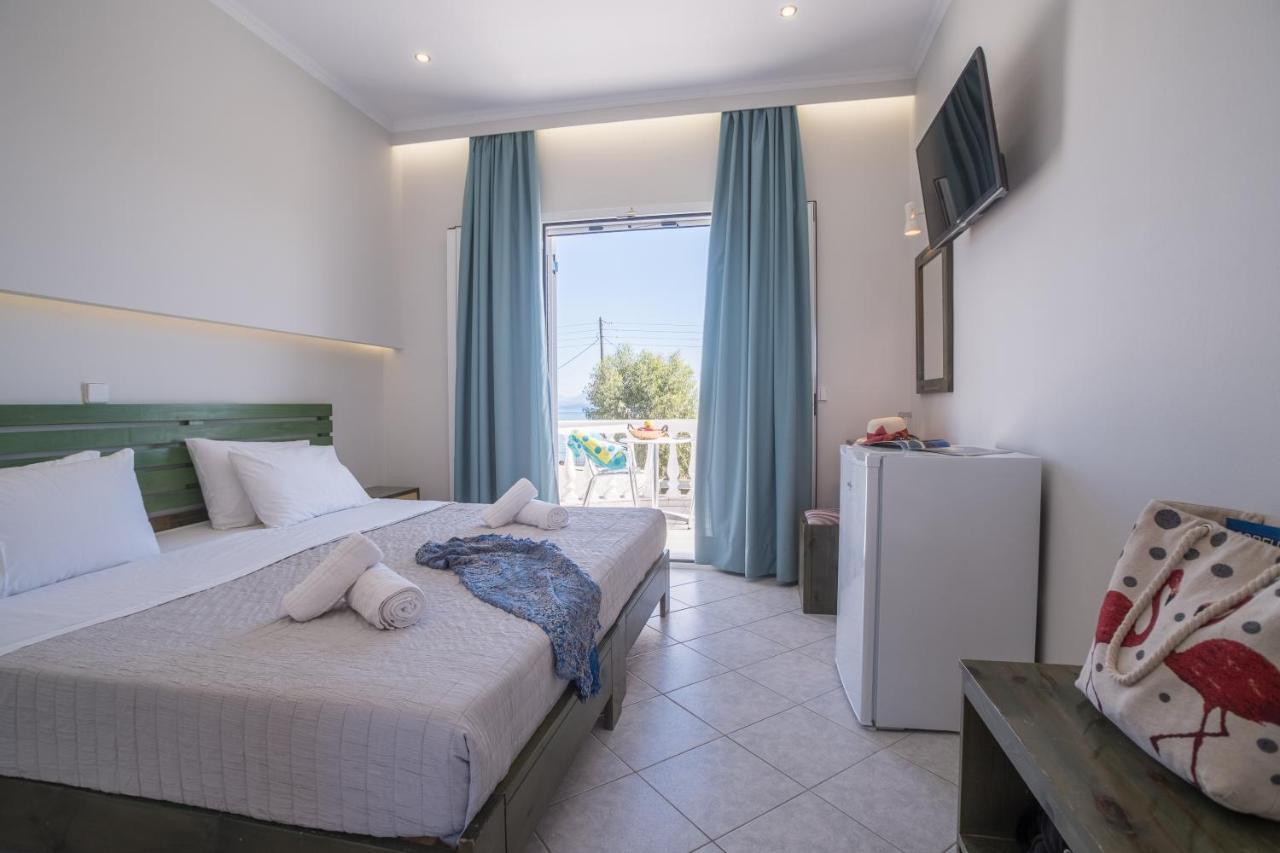 Christina Beachfront By Hotelius Bed & Breakfast Petrití